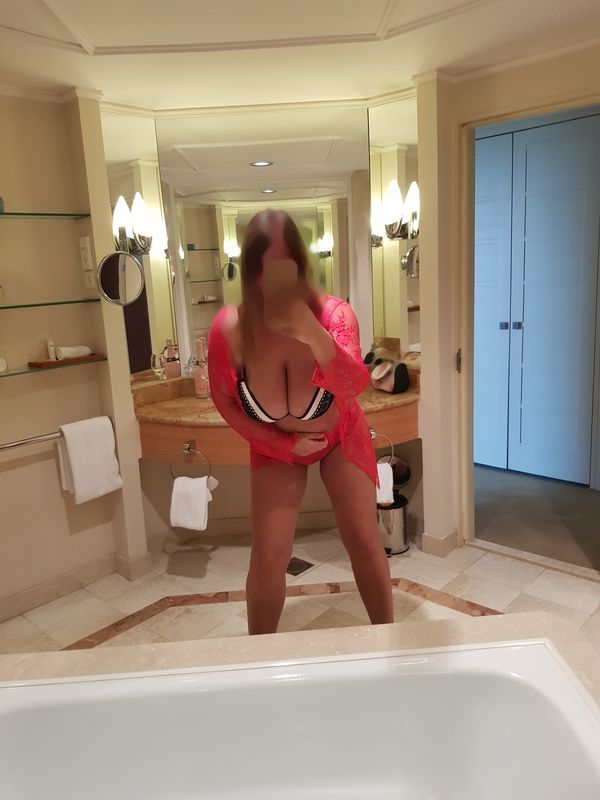 Assina, 38, Tatabánya - Közép-Magyarország, Massage