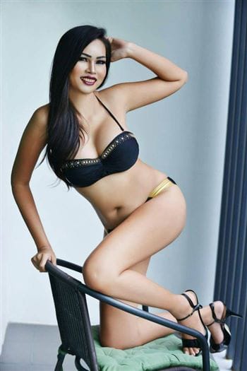 You will experience real pleasure with Belgian escort Nawele Debrecen